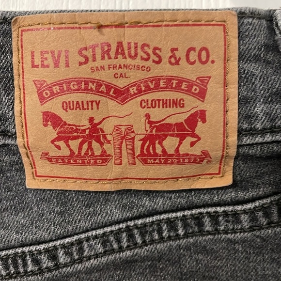 Levi’s NWOT Black Denim Ankle Skinny Jeans Button Fly Closure Size 28 - Picture 7 of 10